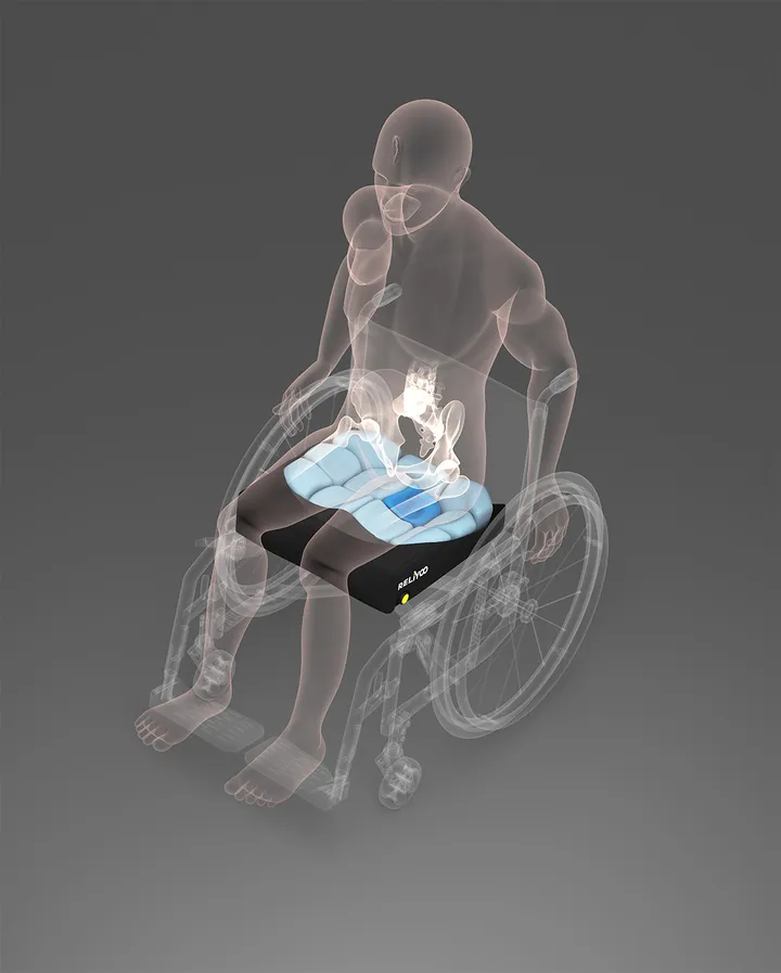 Cutaway view of a wheelchair user seated on the Reliyoo cushion, with the pelvis and the cushion's inner air-cell layer highlighted